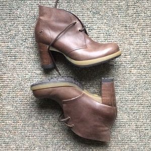 Dr. Martens Lace Up Heeled Bootie Size 9